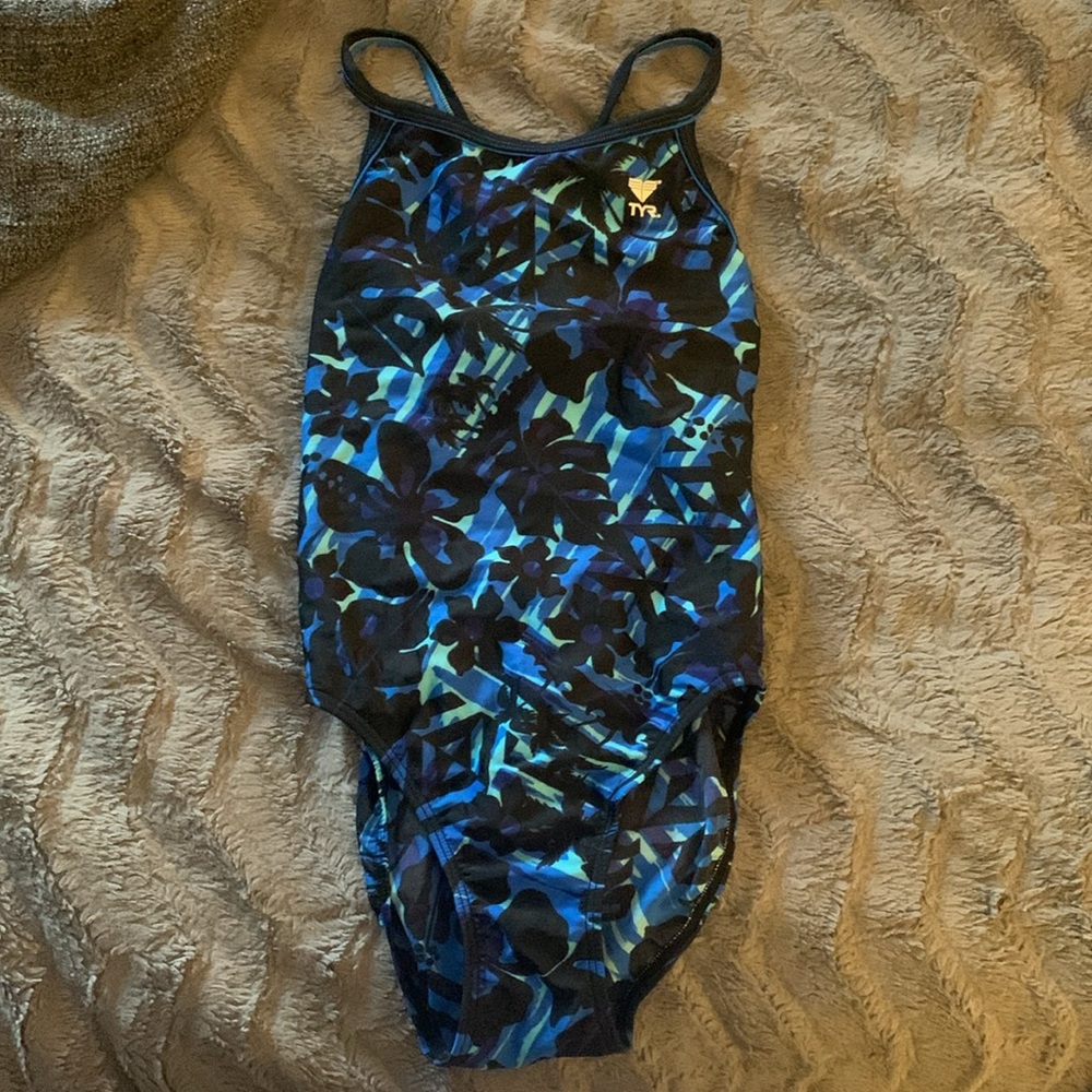 Size XS/32 TYR swimsuit speedo girls/women